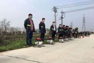 越来越多中国农民成为无人机“飞手”